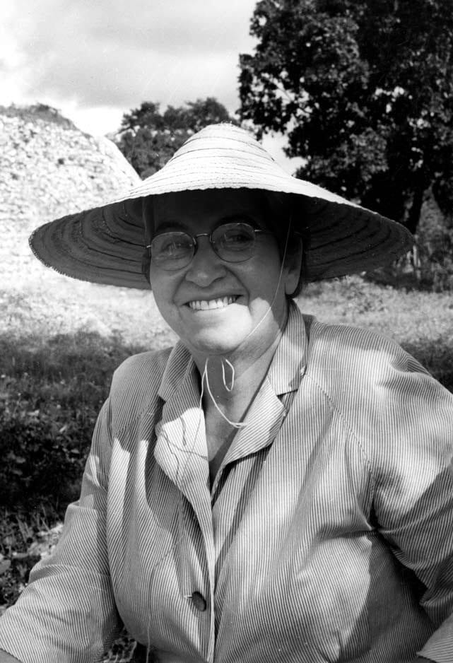 Gabriela-Mistral-en-Yucatan-1948-e1775869968145